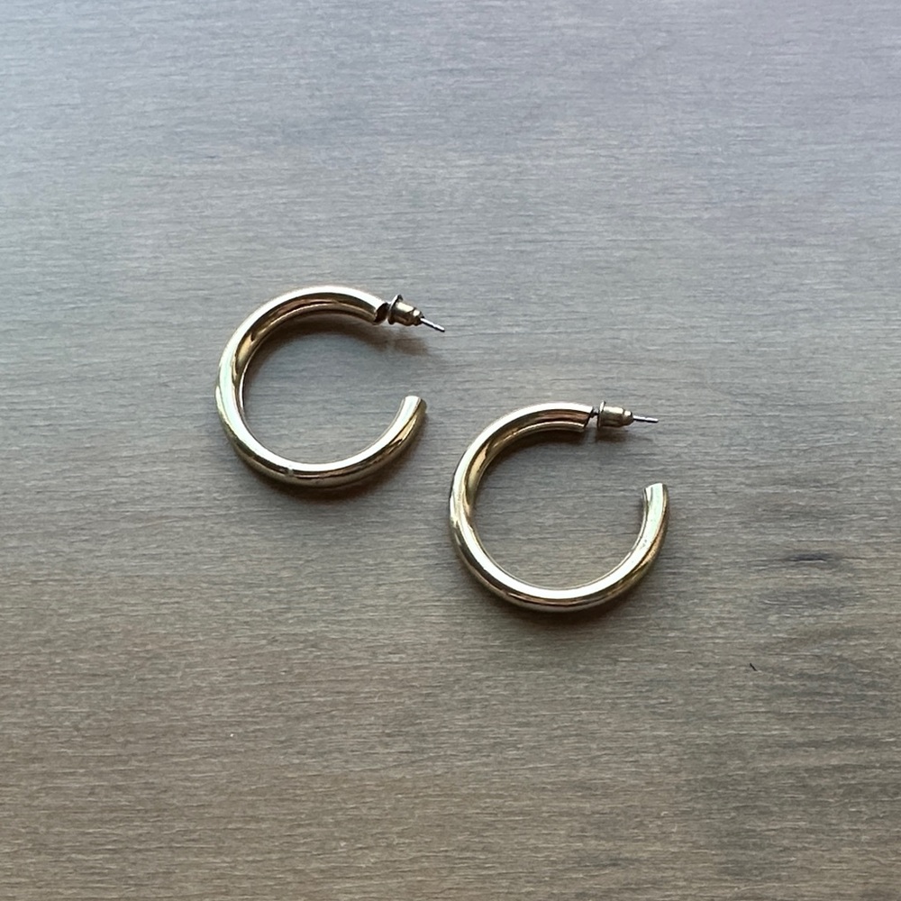 Elegant Gold Hoop Earrings